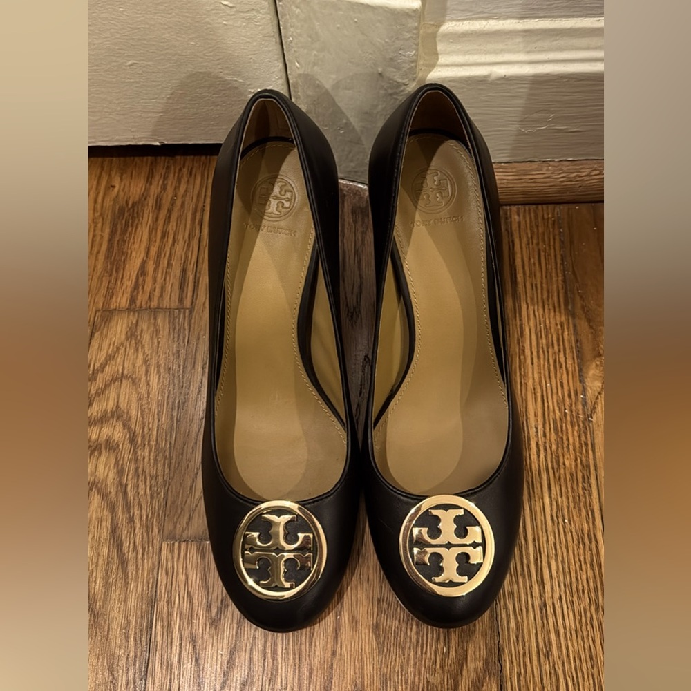 8.5 Tory Burch Block Heel- Black- Never Worn!